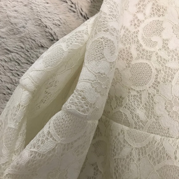 Beautiful white lace Dress - Picture 14 of 16